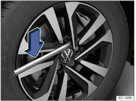 Volkswagen ID.4 - Fig. 1 Wheel change: removing wheel bolts with the lug